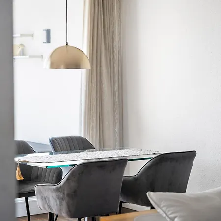 Apartment Exquis 2br Luxus Rolf Benz I Parken I Netflix I Stadtmitte I Familienfreundlich I Mercedes-benz Boeblingen