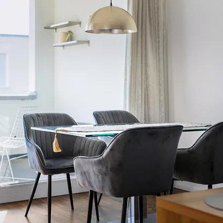 Appartement Exquis 2br Luxus Rolf Benz I Parken I Netflix I Stadtmitte I Familienfreundlich I Mercedes-benz *