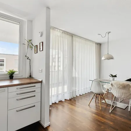 Exquis 2br Luxus Rolf Benz I Parken I Netflix I Stadtmitte I Familienfreundlich I Mercedes-benz Appartement *